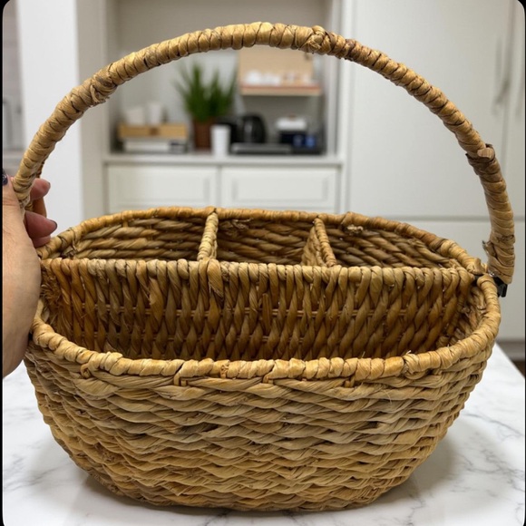 Whicker caddy plates & silverware or as a plant holder or school supplies - Picture 10 of 10